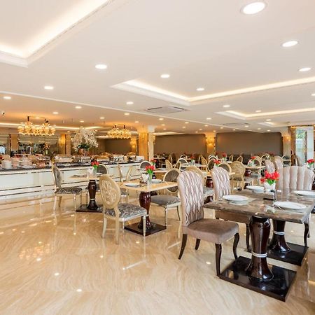 Lk Emerald Beach - Sha Extra Plus Pattaya Ngoại thất bức ảnh The restaurant