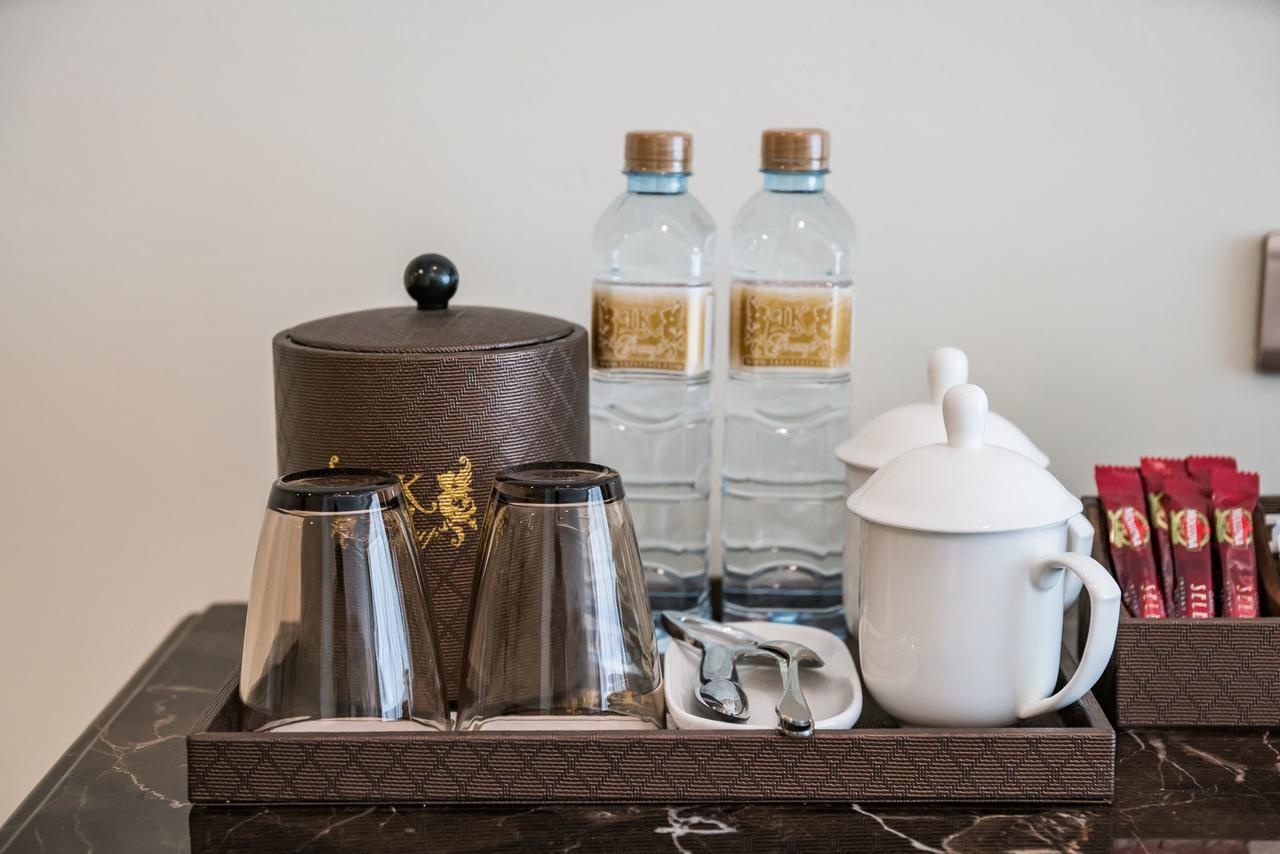 Lk Emerald Beach - Sha Extra Plus Pattaya Ngoại thất bức ảnh Bottled water in a hotel room