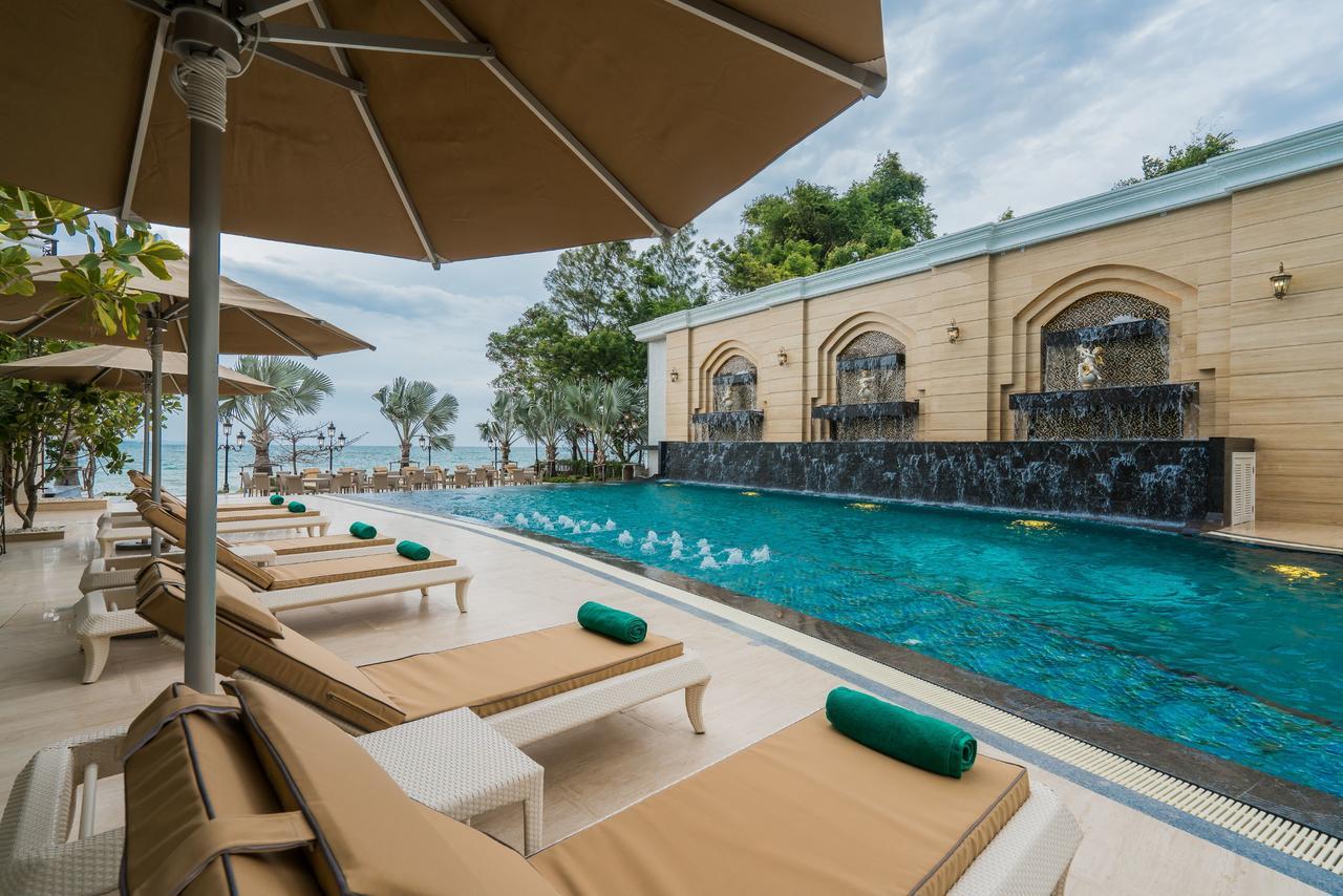 Lk Emerald Beach - Sha Extra Plus Pattaya Ngoại thất bức ảnh The swimming pool at the hotel