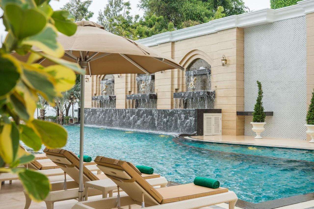 Lk Emerald Beach - Sha Extra Plus Pattaya Ngoại thất bức ảnh The swimming pool at The Park, Hyderabad