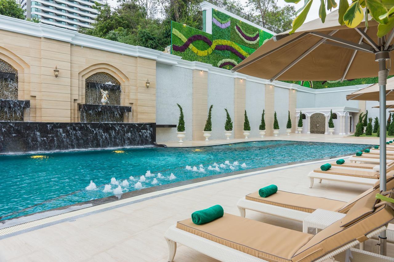 Lk Emerald Beach - Sha Extra Plus Pattaya Ngoại thất bức ảnh The swimming pool at the hotel
