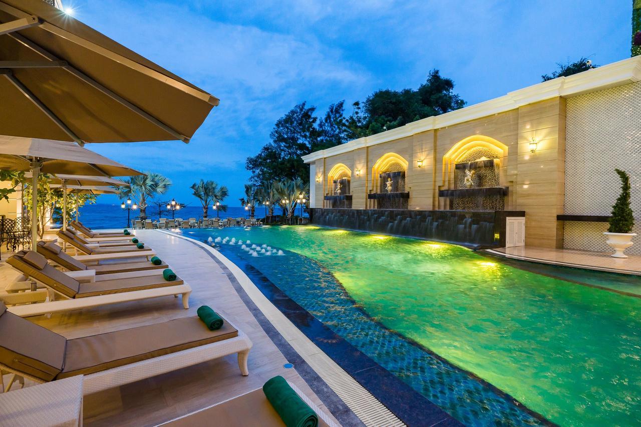 Lk Emerald Beach - Sha Extra Plus Pattaya Ngoại thất bức ảnh The swimming pool at the hotel